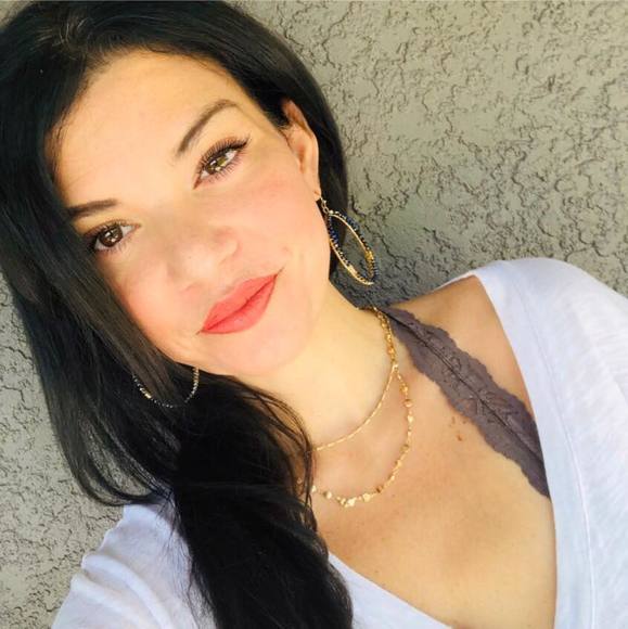 Meet your Posher, Jackie - Picture 1 of 8